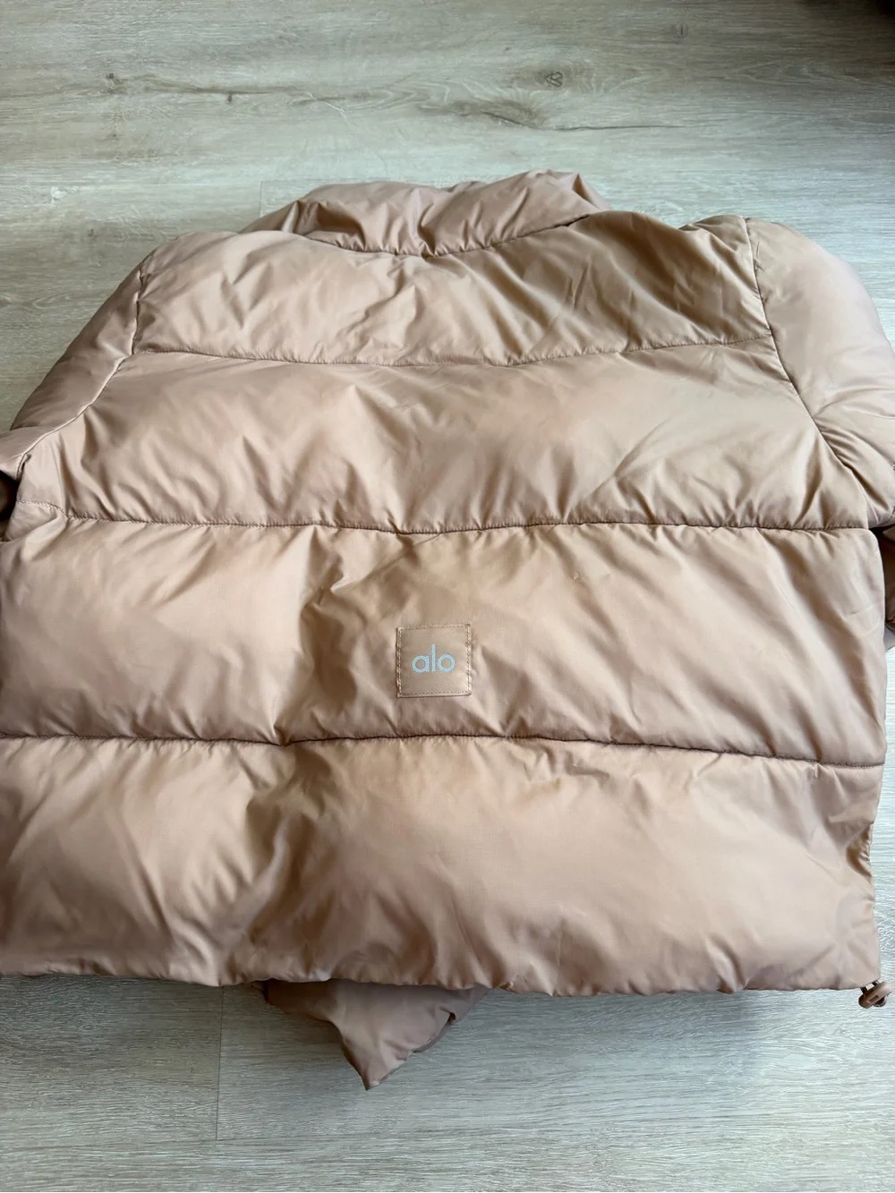 Alo Yoga Gold Rush puffer Tan SZ M
